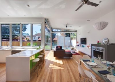 Manfredini Coogee kitchen and living room naturally ventilated with Breezway Louvres