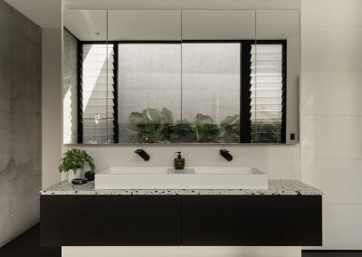 Breezway Louvres in the award winning bathroom design of Blackwood Doonan